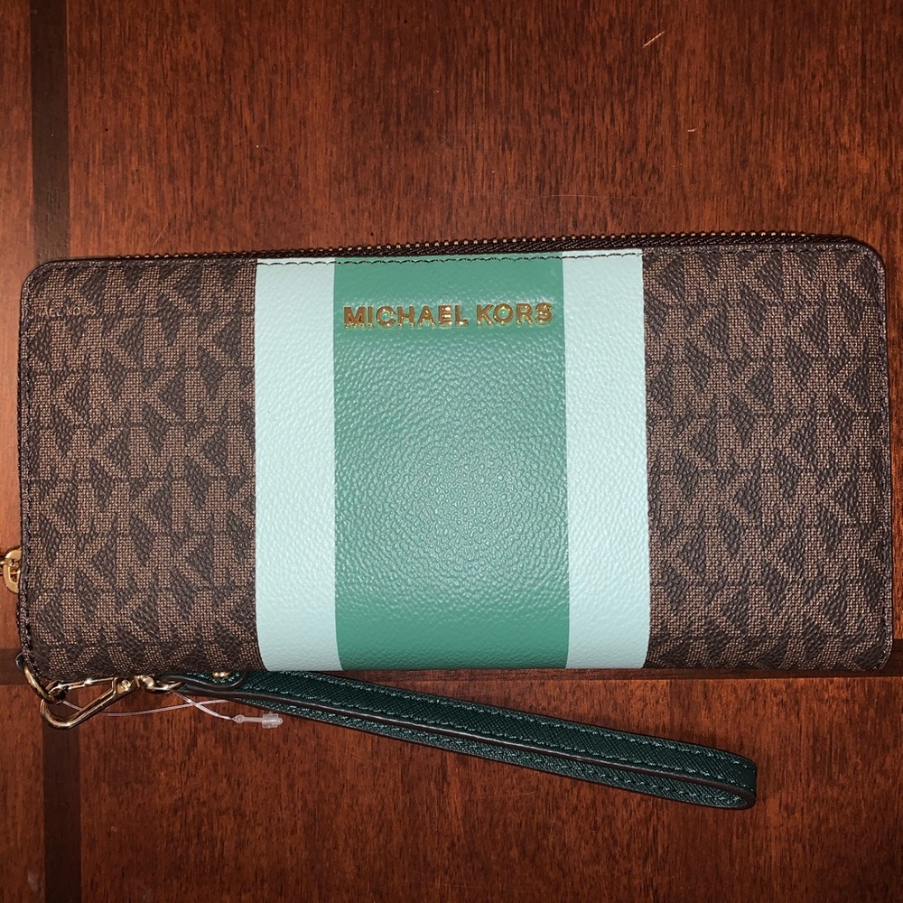 Michael Kors Jet Set Travel Continental Wallet
